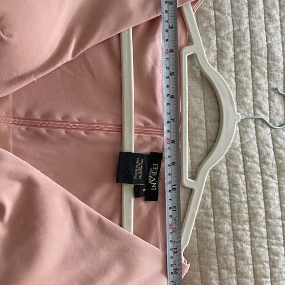 A beautiful Terani couture dress, almost new without tag. Tried , didn’t wear - Picture 5 of 7